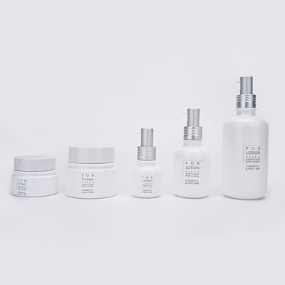 qualità  Multifunctional Cosmetic Plastic Bottles With Pump Matte / Shiny Finish fabbrica