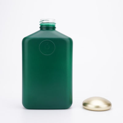 Le bottiglie di plastica dello sciampo dell'hotel inondano la certificazione dei contenitori 350ml QS del gel